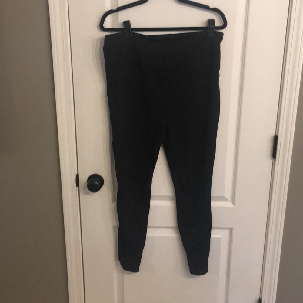 Gapfit maternity blackout leggings lace detail.